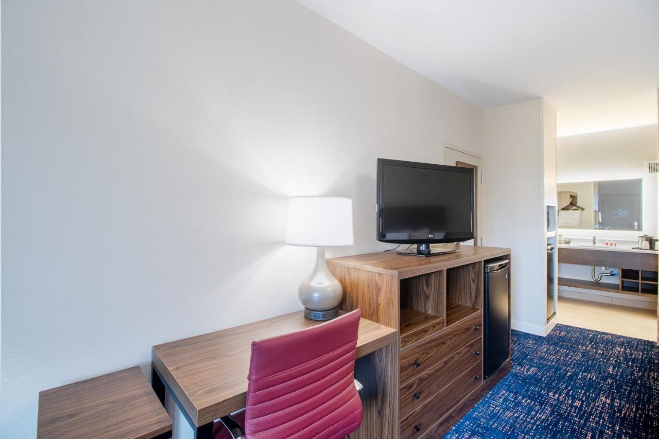 Econo Lodge Inn & Suites Foley-North Gulf Shores Bagian luar foto