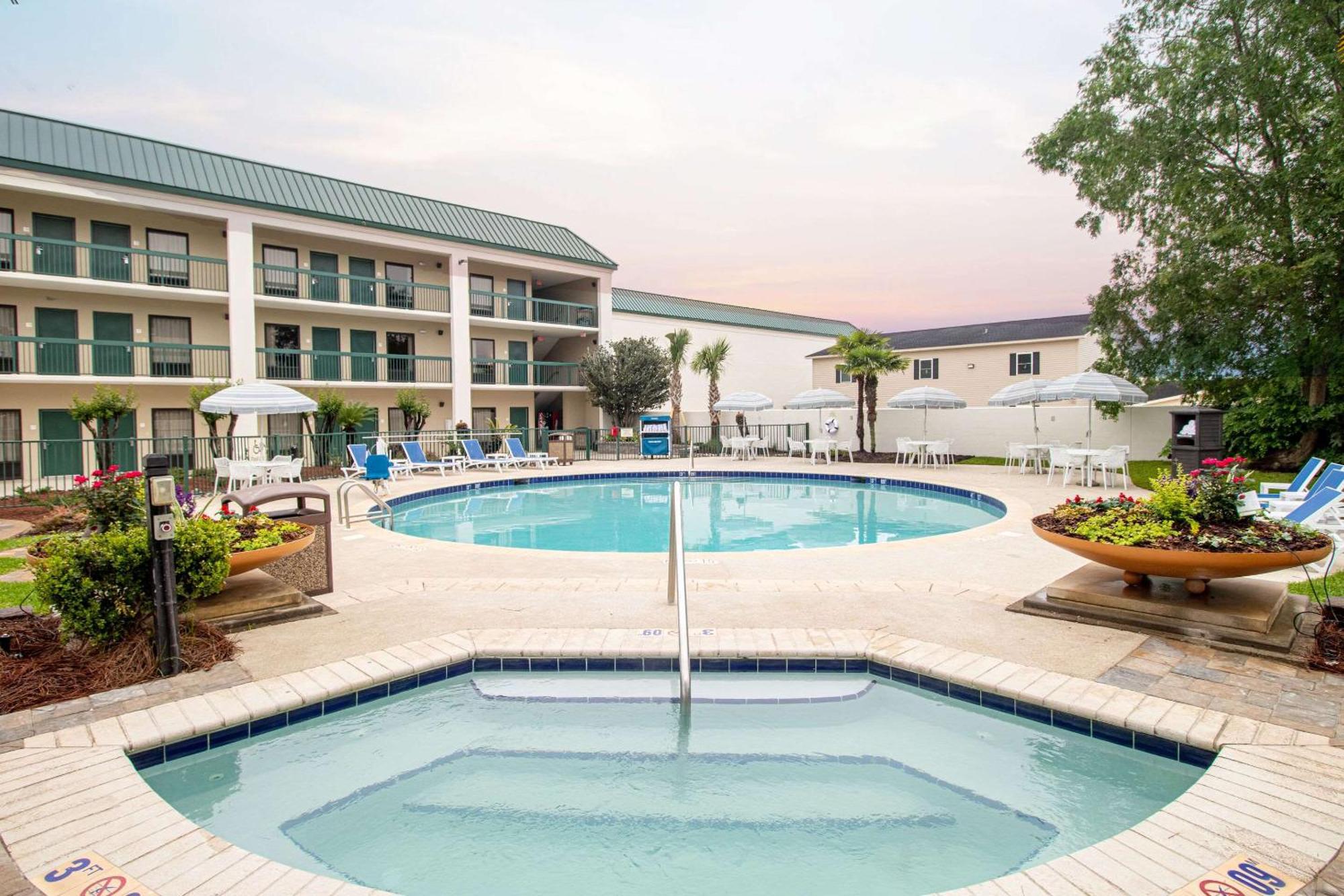 Econo Lodge Inn & Suites Foley-North Gulf Shores Bagian luar foto
